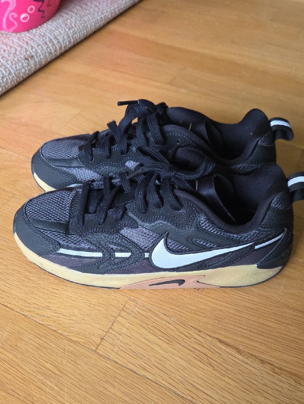 NIKE | Jam Black Gum Womens - Picture 7 of 11